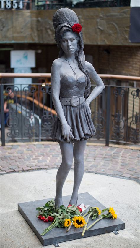 where is amy winehouse statue